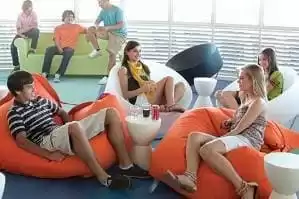 Salons et discothèques pour les adolescents