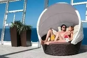 6 jacuzzis, dont deux extérieurs avec vue sur mer