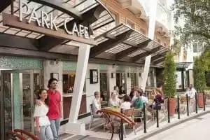 8 Bars, clubs et salons uniques