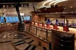 Boutiques de marques variées, hors taxes 