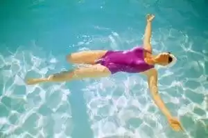 4 piscines avec solarium, exclusivement pour les adultes